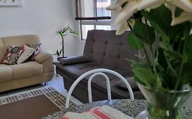 Apto 2 quartos, cond fechado, com vaga, quarto andar
